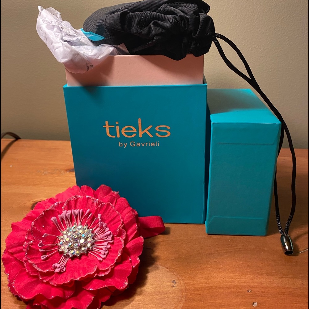 Burgundy tieks